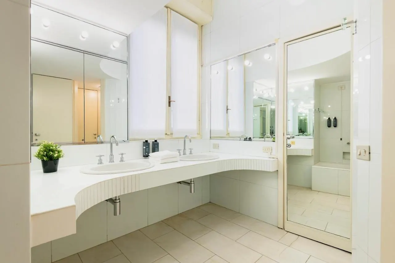 Relstay - Montenapoleone Suite Milan Italy